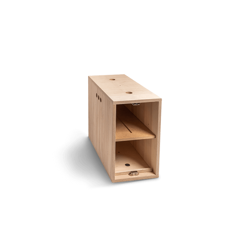 Plank in kleine doos opening kleine kant