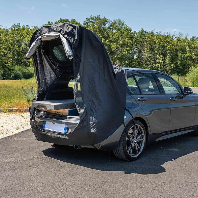 Waterproof rear tent with UV protection and integrated mosquito net
