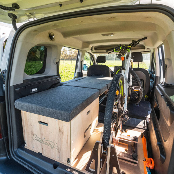 Umbau vom Hochdachkombi zum Mini Camper in 10 Minuten