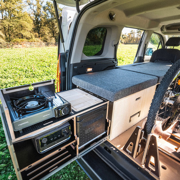 tool-free removable kit for family car