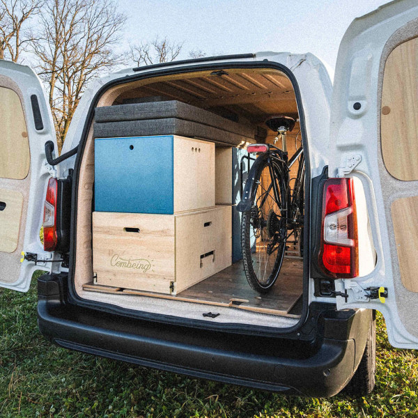 eenvoudige slaapoplossing in compacte bestelwagen