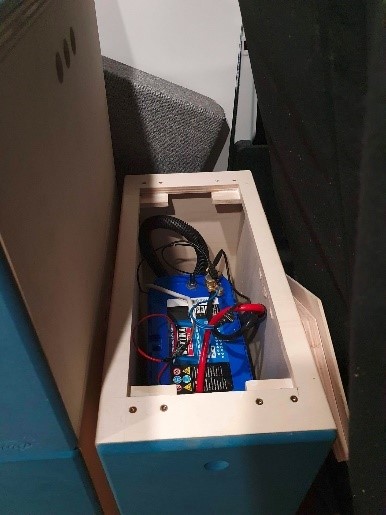 Electrical installation in a small Combeing box