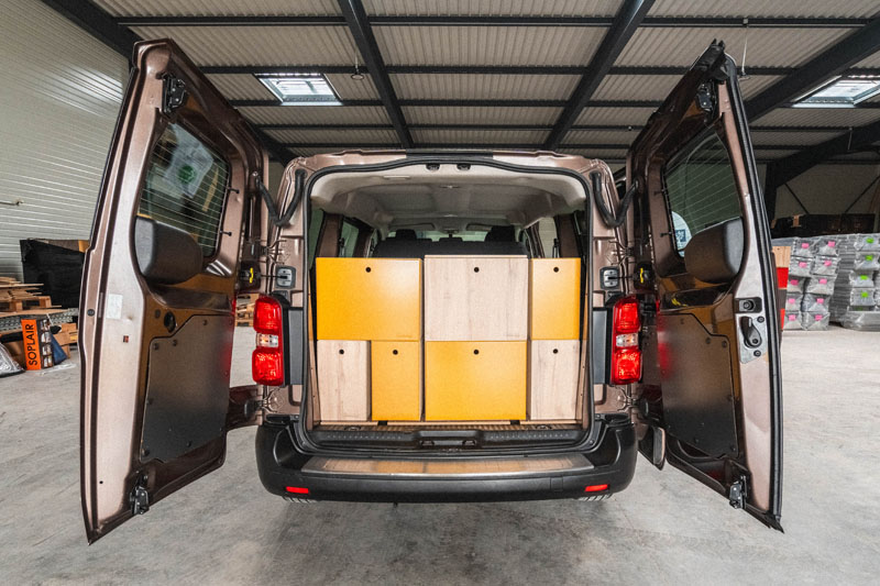 Maatwerk met 2 verdiepingen in een Peugeot Expert