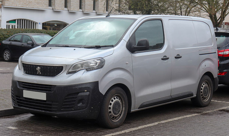 Eerste fase van een Peugeot Expert 3 bestelwagen